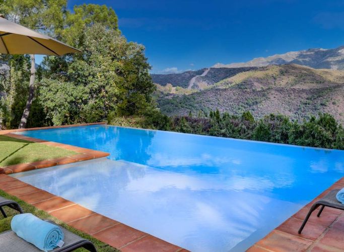 Infinity Pool with mountain views at El Madroñal