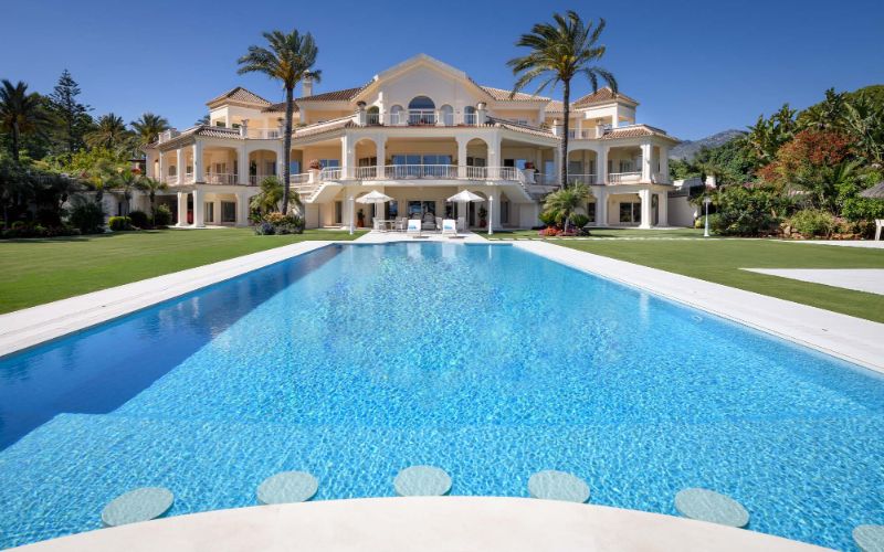 Villa Marivi, beachside villa with huge pool
