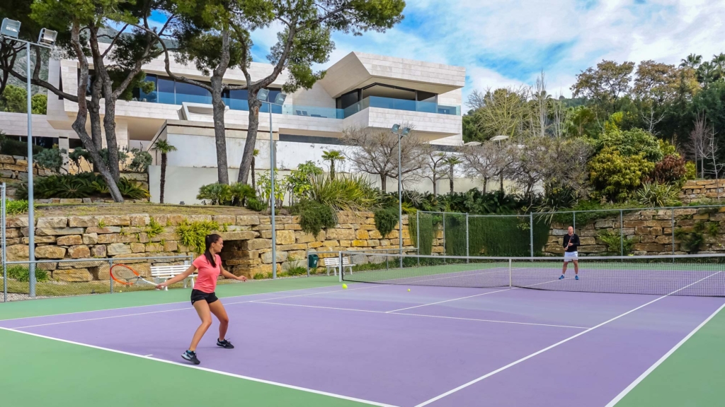 Luxury villa in Marbella with private tennis court