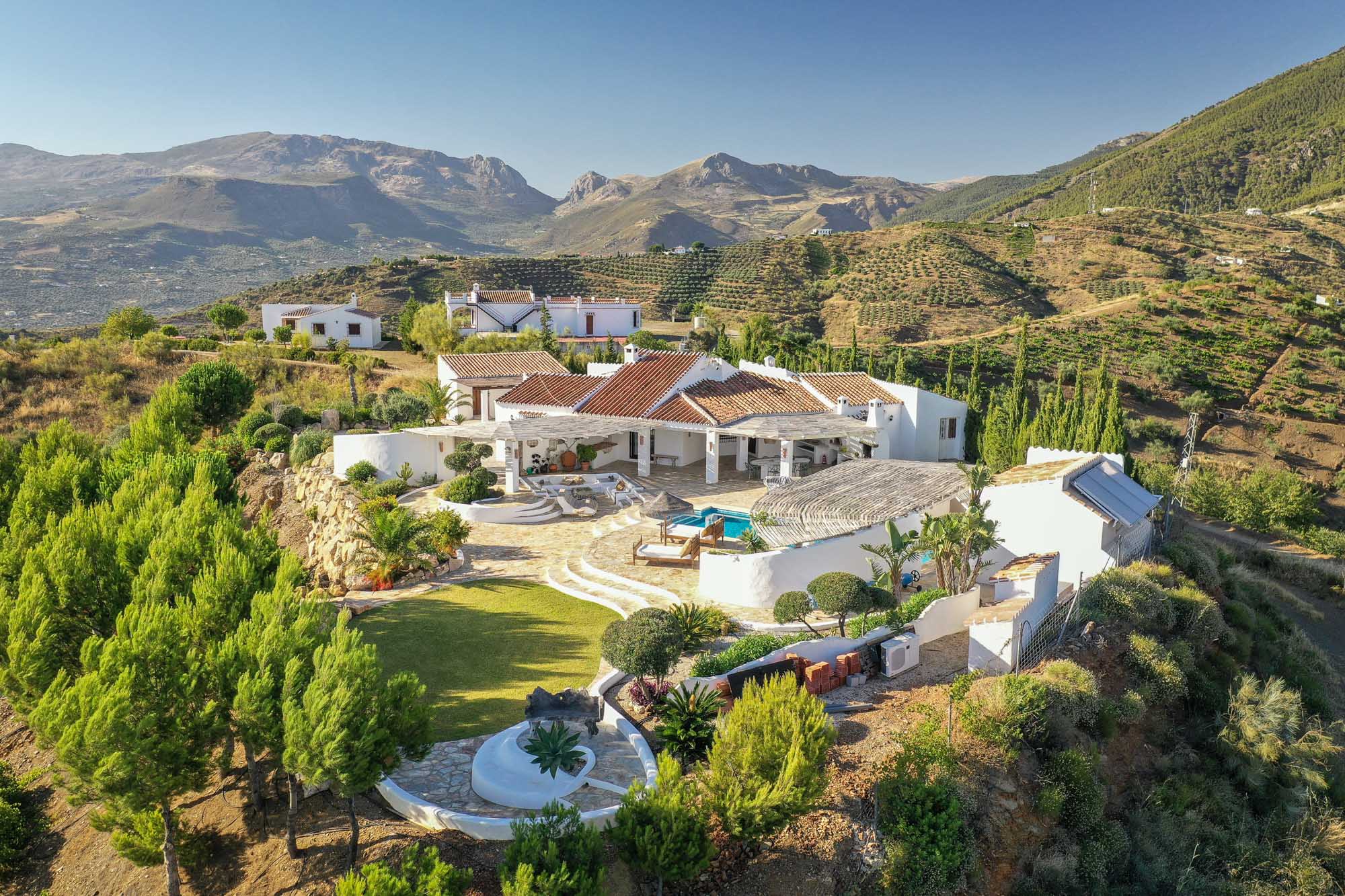 casa-miralago-villa-with-pool-in-malaga-the-luxury-villa-collection