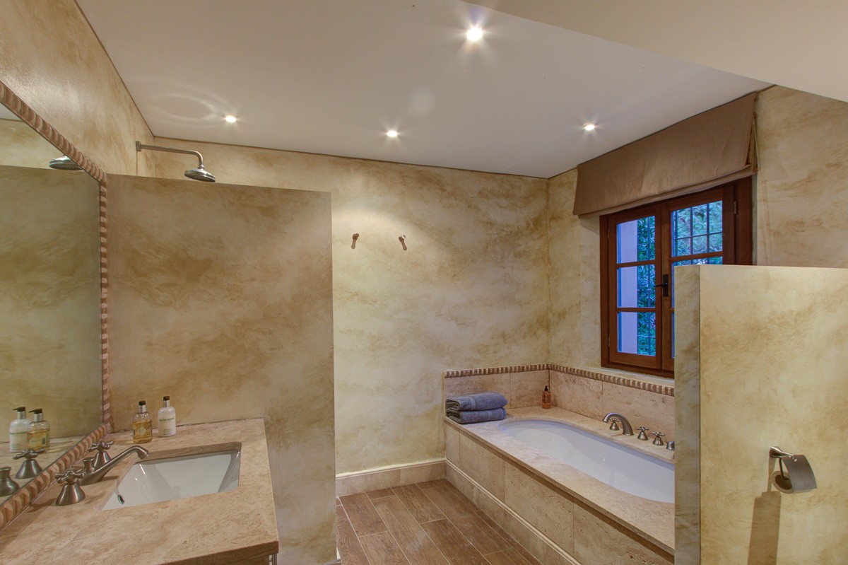 Guest bathroom villa guest bathroom 2 Sotogrande rental villa