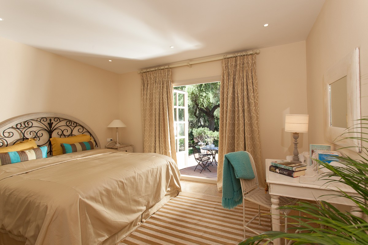 Guest suite with private patio Cortijo guest room 3 with private patio