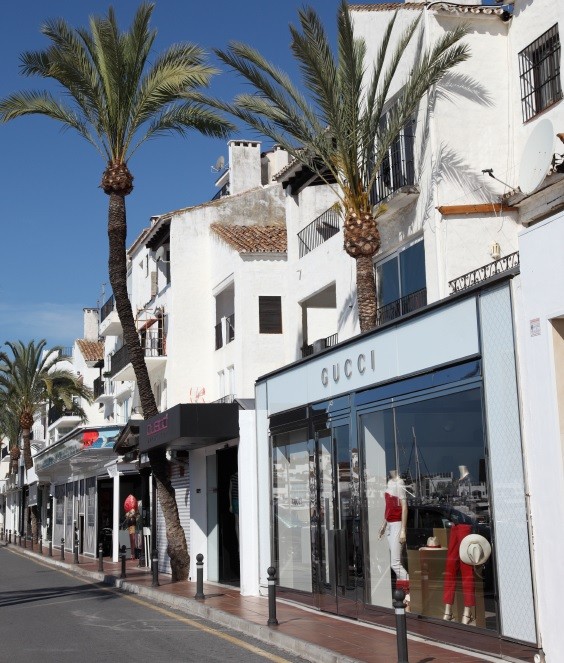 gucci shop front puerto banus