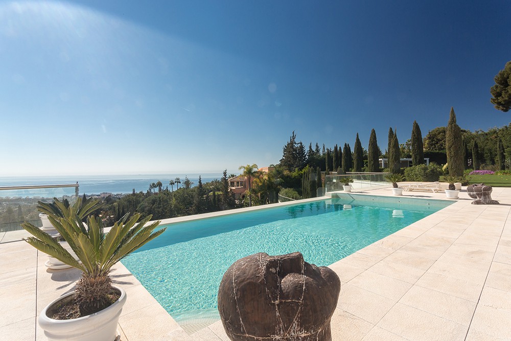 Modern Infinity Pool at Villa Amrita in Marbella