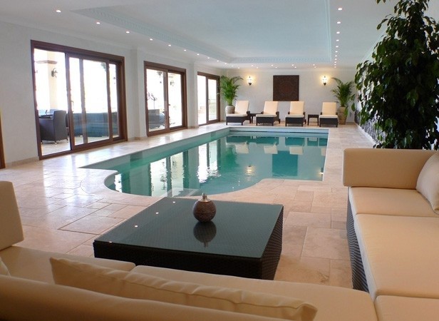 Villa with indoor pool 