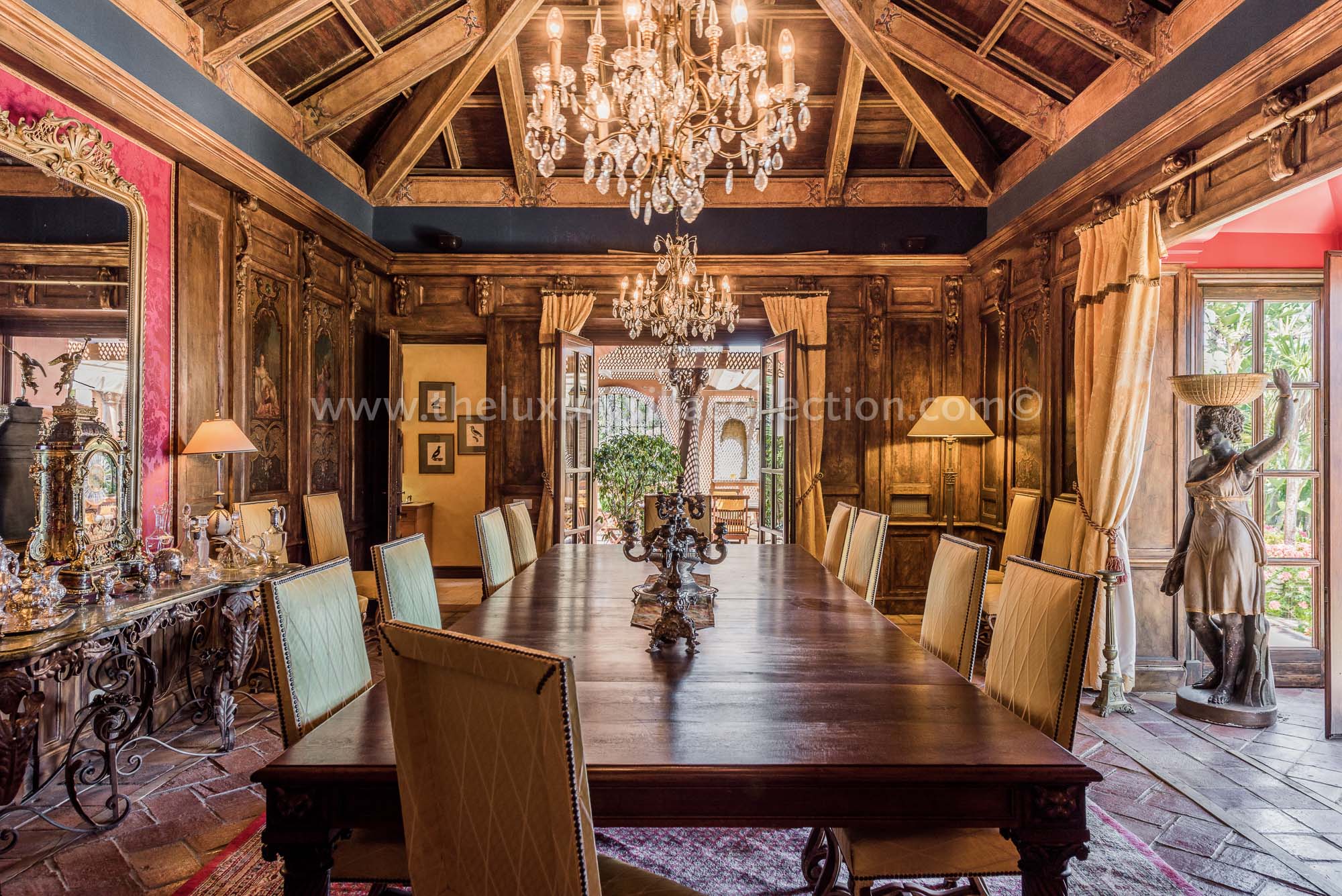 Villa Firenze Marbella dining room