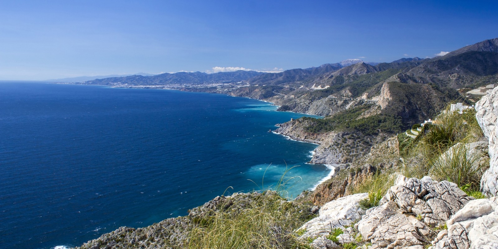 LUXURY VILLAS IN THE AXARQUIA