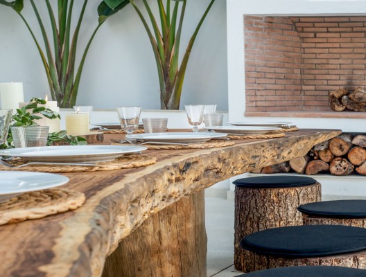 Villa Siroko luxury Marbella beach villa tree slice table