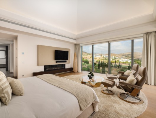 6 Villa Lusso Master Bedroom