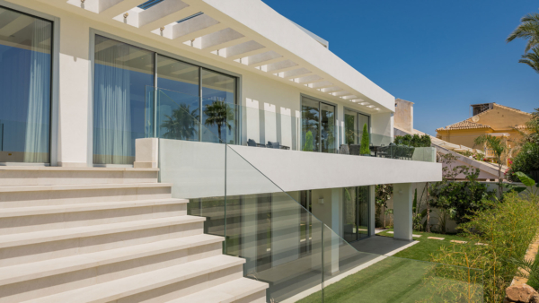 Contemporary Modern Villa Over Three Floors