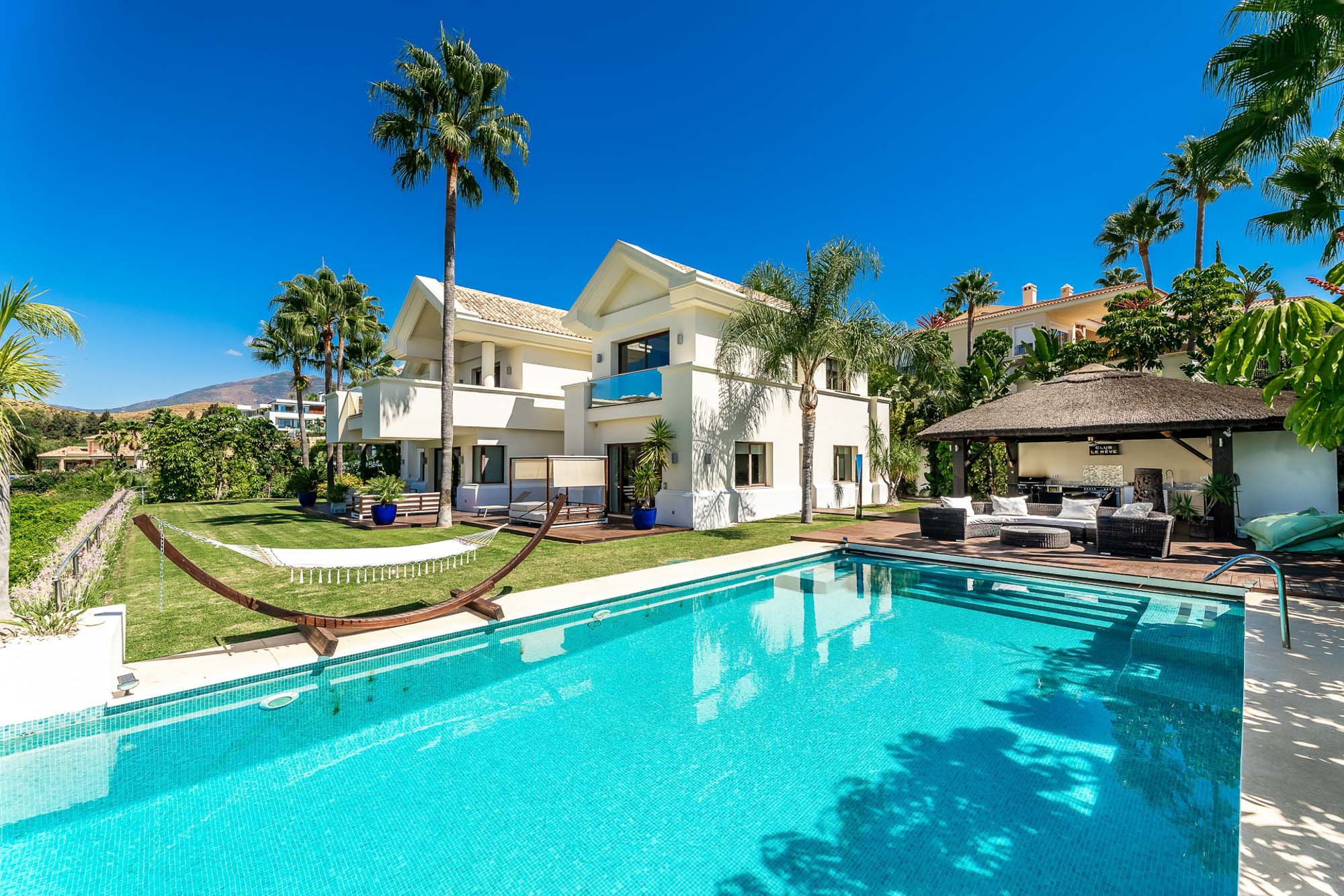 Luxury Villa Louis with Pool Heating