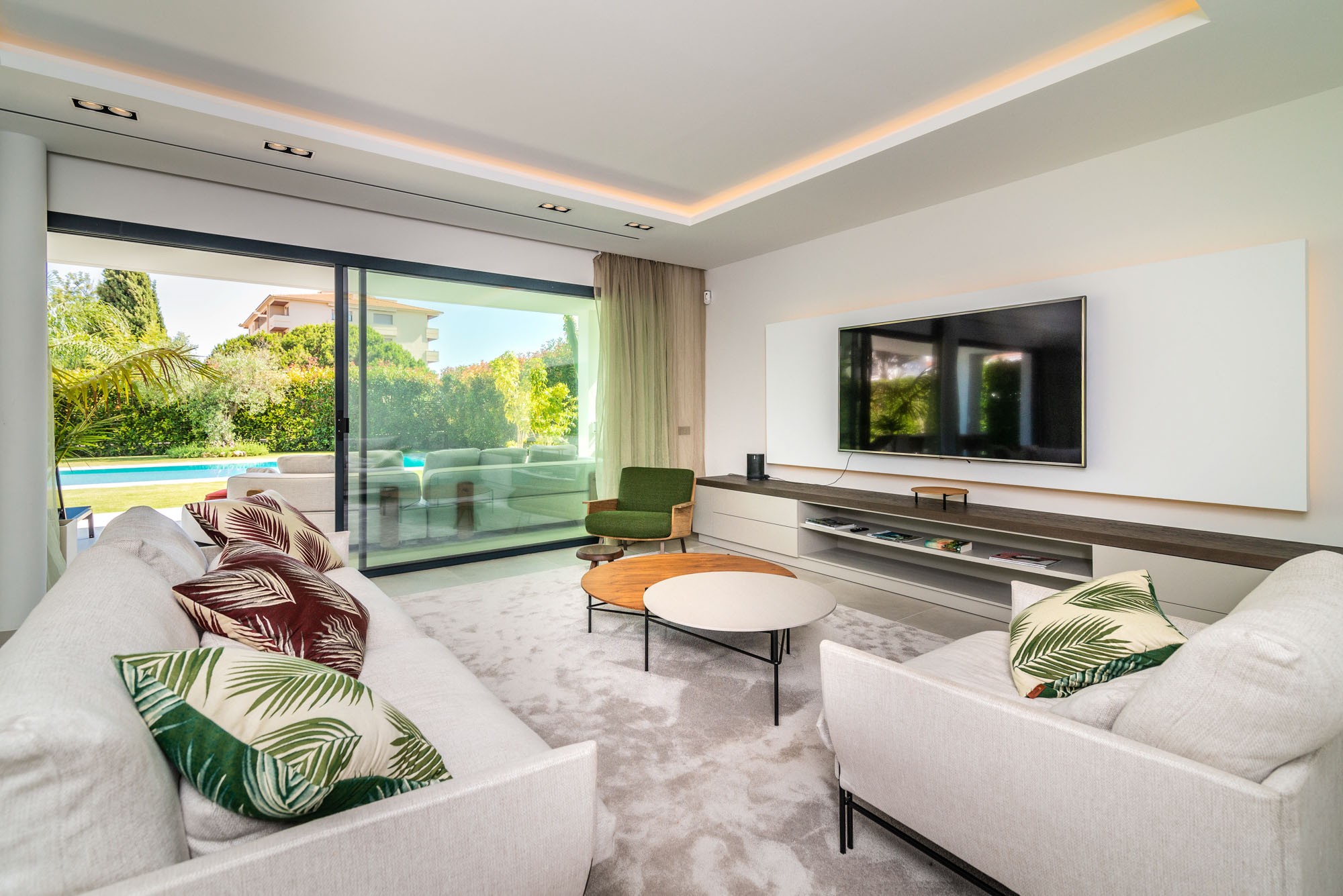 Visual Reference: Villa Vie 5 Bed Puerto Banus Luxury Villa With Pool