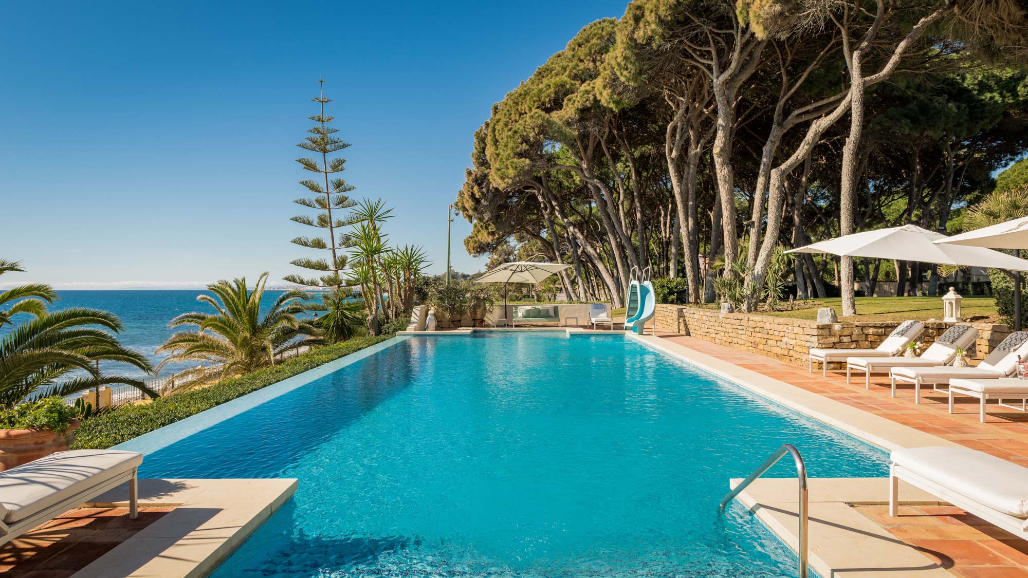 Exclusive luxury beach villa in Marbella