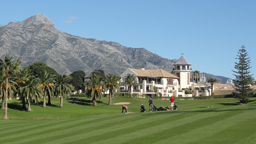 Luxury villas close to Los Naranjos Golf Marbella