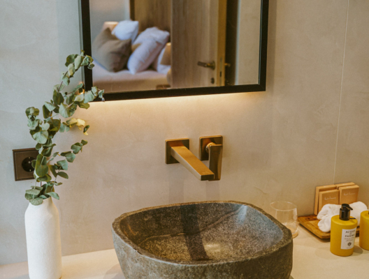 7 Villa Liria Luxury Platinum Villa Marbella Bathroom 5 Carved Basin_