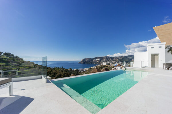 Luxury private villa La Herradura swimming pool