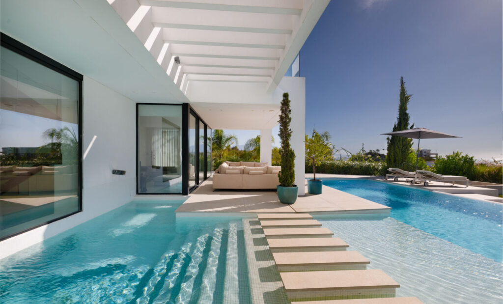 Luxury Villa in Estepona with swim around pool
