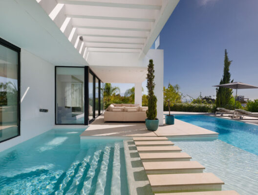 1 Villa Nuru Luxury Villa Large Groups Estepona Swimaround Pool
