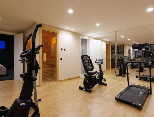 8 Villa Nuru Luxury Family Villa Estepona Home Gym Night